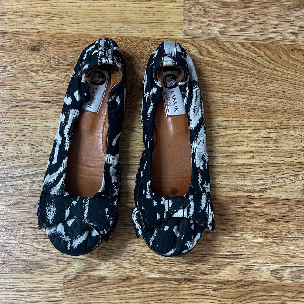 Lanvin Black and White Patterned Flats 7 1/2